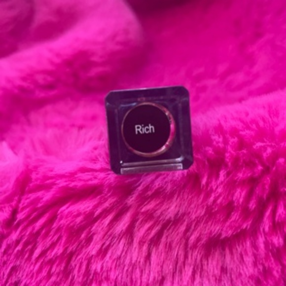 Rich Liquid Matte Lipstick For Women, Gold Lip Color - Picture 3 of 4